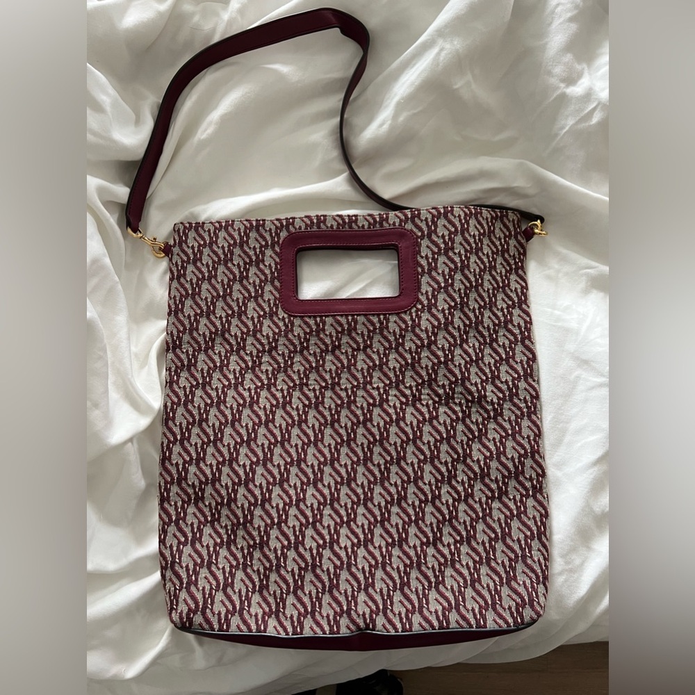 Beautiful Stuart Weitzman (SW) logo handbag.